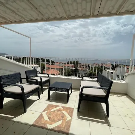 Full Deniz Manzarasina Sahip Cati Kati Dairesi